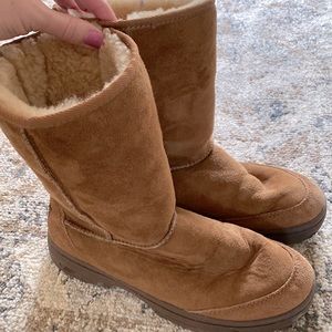Ugg boots gently worn size 8!